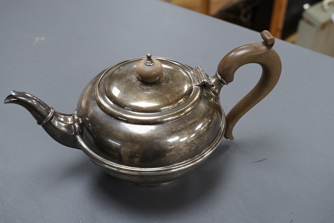 A George V silver circular teapot, by Goldsmiths & Silversmiths Co Ltd, London, 1918, gross 17.5oz.